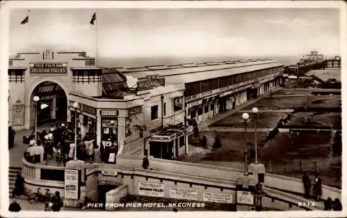 Ak Skegness East Midlands England, Pier Pavilion, Arcadian Follies, Brates, Dodgens, Pier Hotel S