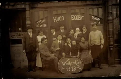 Foto Ak Hamburg Neustadt, Wexstraße 11, Menschengruppe, Weihnachten 1913