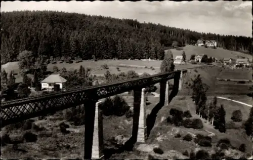 Ak Freudenstadt im Schwarzwald, Teilansicht, Eisenbahnbrücke