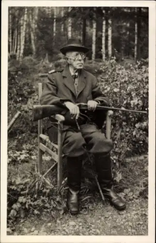 Ak König Gustav V. von Schweden, Portrait mit Jagdwaffe