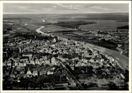Ak Kitzingen am Main Unterfranken, Kitzingen a. Main, Luftaufnahme vom Flugzeug, Mainufer, Stadtp
