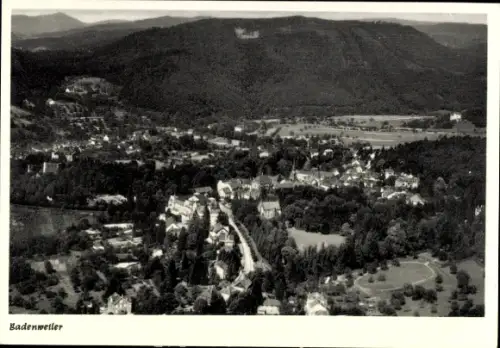 Ak Badenweiler im Schwarzwald, Badenweller, Luftaufnahme, Ortsansicht