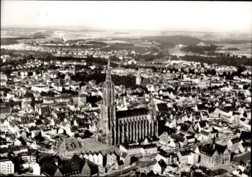 Ak Ulm an der Donau, Fliegeraufnahme der Stadt mit Münster