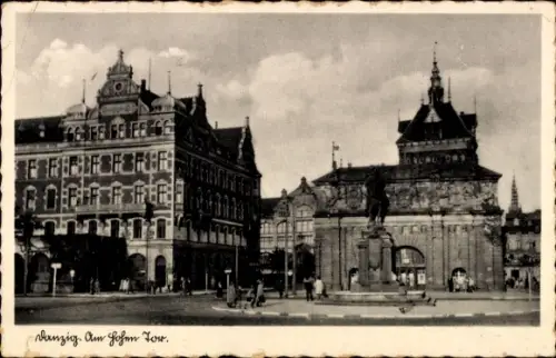Ak Gdańsk Danzig, Am hohen Tor, Straßenpartie, Reiterdenkmal