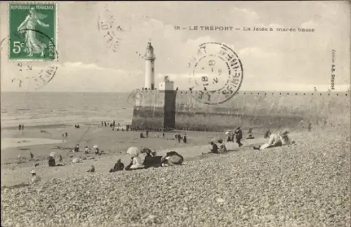 Ak Le Tréport Seine Maritime, Strand, Leuchtturm