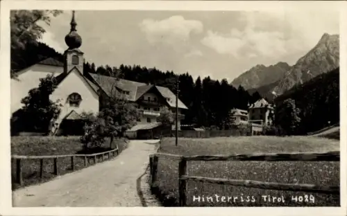 Ak Hinterriss Vomp in Tirol,  Kirche, Gasthof Grießenböck