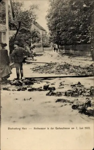 Ak Blankenburg am Harz, Hochwasser in der Gartenstraße am 7. Juni 1905