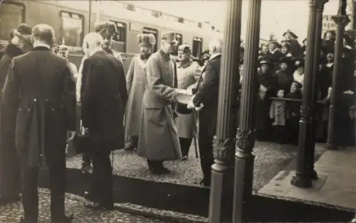 Foto Ak Blankenburg am Harz, Herzog Ernst August von Braunschweig am Bahnhof