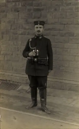 Foto Ak Deutscher Soldat in Uniform, Fernglas, Kaiserzeit