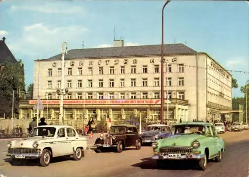 Ak Karl Marx Stadt Chemnitz in Sachsen, Interhotel Chemnitzer Hof, Spruchbanner, Autos