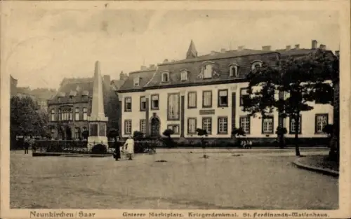 Ak Neunkirchen im Saarland,  Unterer Marktplatz, Kriegerdenkmal, St. Ferdinands-Waisenhaus