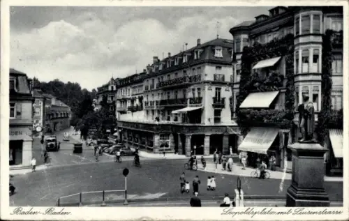 Ak Baden Baden am Schwarzwald, Leopoldsplatz, Luisenstraße, Passanten, Denkmal