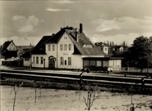 Ak Ostseebad Ückeritz auf Usedom, Bahnhof, Gleisansicht