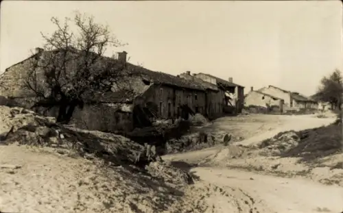 Foto Ak Hennemont Lothringen Meuse, Ortspartie