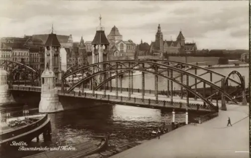 Ak Szczecin Stettin Pommern, Baumbrücke und Hafen