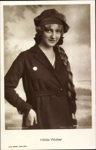 Ak Schauspielerin Hilde Wolter, Portrait mit Mütze, Mantel, Flechtzopf