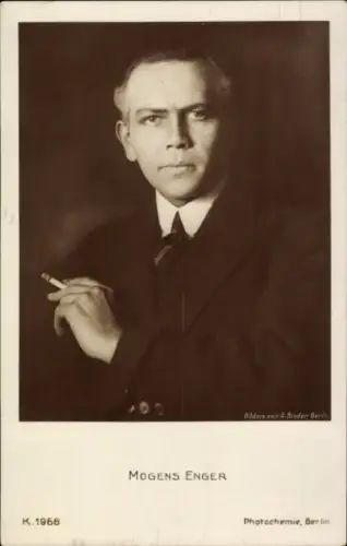 Ak Schauspieler Mogens Enger, Zigarette, Anzug