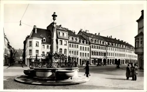 Ak St. Johann Saarbrücken im Saarland,  St. Johanner Markt, Brunnen, Häuserzeile