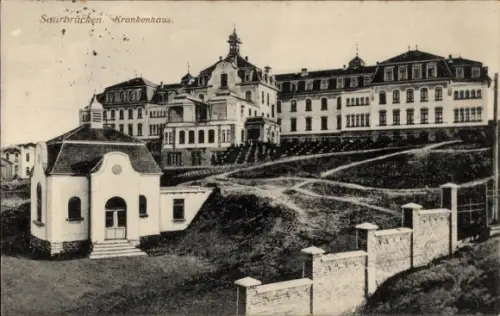 Ak Saarbrücken im Saarland, Blick auf das neue Krankenhaus