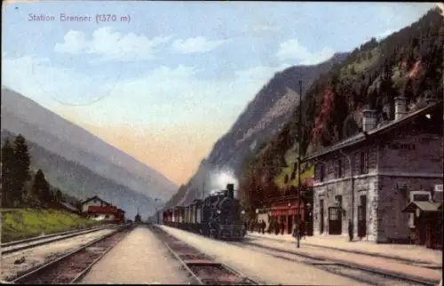 Ak Brenner Tirol Österreich, Bahnhof mit Dampflok, Berge, Gleise, Gebäude, Station Brenner