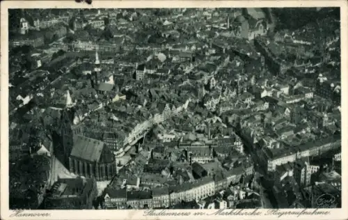 Ak Hannover, Fliegeraufnahme der Innenstadt mit Marktkirche
