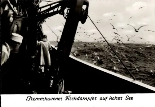 Ak Bremerhavener Fischdampfer auf hoher See