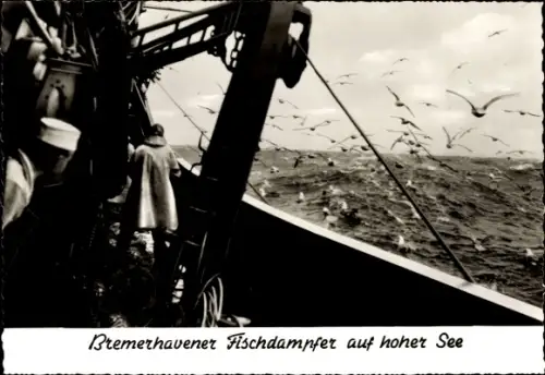 Ak Bremerhavener Fischdampfer auf hoher See