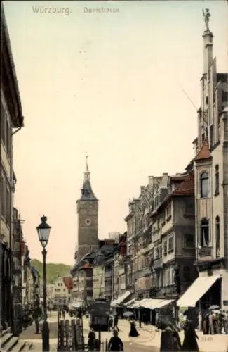 Ak Würzburg am Main Unterfranken,  Domstrasse, Straßenansicht mit Uhrturm