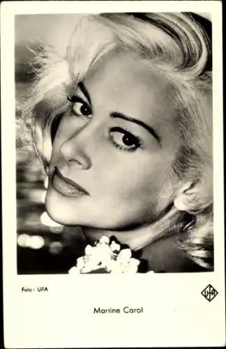 Ak Schauspielerin Martine Carol, Portrait