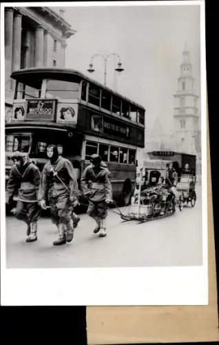 Foto London City England, Kapitän Scott's Schlitten fährt durch die Straßen