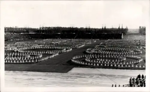Foto Ak Menschenmenge, Fest, Gelände