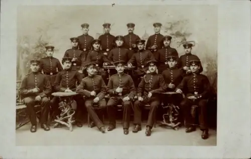 Foto Ak Deutsche Soldaten in Uniformen, Kaiserzeit, Gruppenfoto