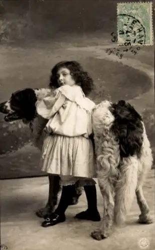 Ak junges Mädchen mit großem Hund, Portrait