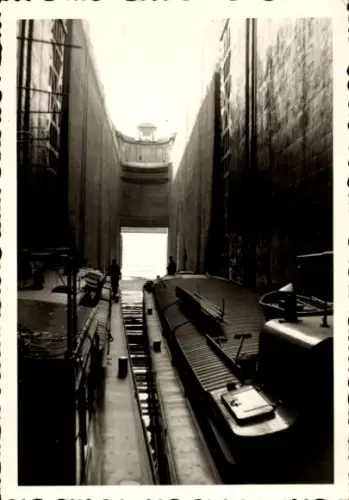 Foto Ak Schleusenanlage, Schleusekammer