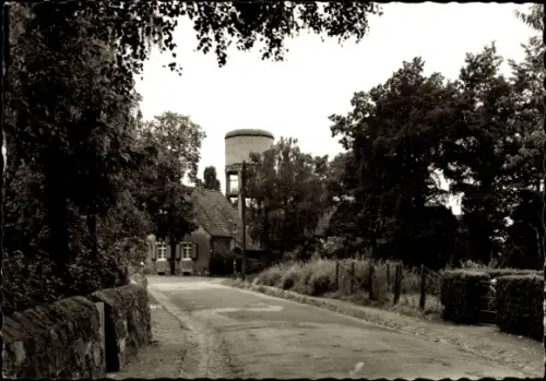 Ak Menden im Sauerland, Straßenansicht, Wasserturm