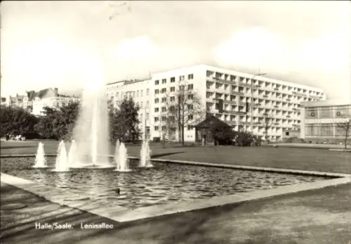 Ak Halle an der Saale, Blick auf die Leninallee, Springbrunnen