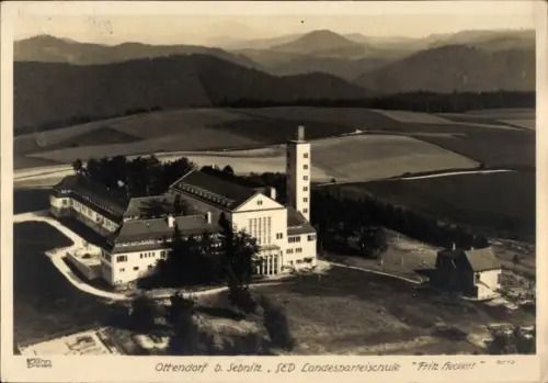 Ak Ottendorf Sebnitz Sächsische Schweiz, SED Landesparteischule Fritz Heckert, Fliegeraufnahme