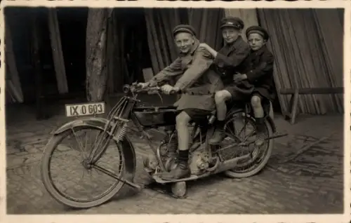 Foto Ak Kinder fahren Motorrad, Kennzeichen IX0603