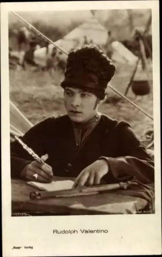 Ak Schauspieler Rudolph Valentino, Portrait als Husar