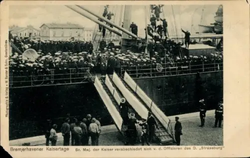 Ak Bremerhaven, Kaisertage, Sr. Maj. der Kaiser verabschiedet sich von Offizieren des D. Strassburg