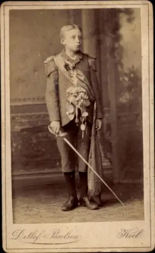 Foto Junge in Uniform, Säbel, Porträt