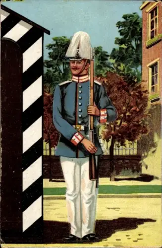 Ak Deutscher Soldat hält Wache, Gewehr, Uniform