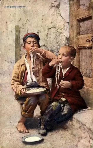 Ak Zwei Kinder essen Nudeln, Essen, Speise