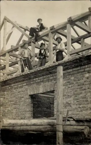 Foto Ak Baustelle, Zimmermänner