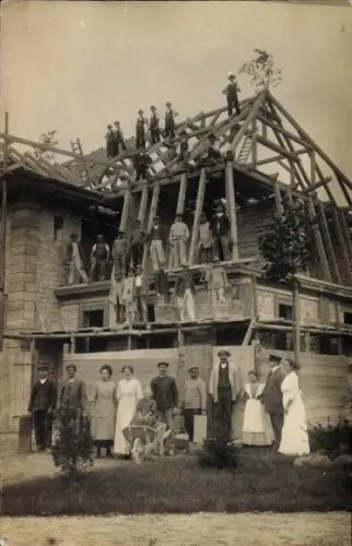 Foto Ak Baustelle, Zimmermänner, Schubkarre