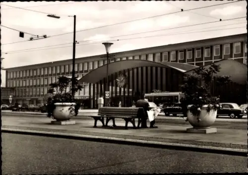 Ak Bochum im Ruhrgebiet, Bochum Hauptbahnhof, Bahnhofsvorplatz