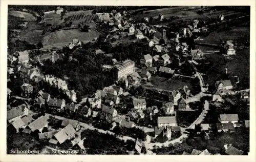 Ak Schömberg im Schwarzwald Württemberg, Luftaufnahme von  viele Häuser, ländliche Umgebung