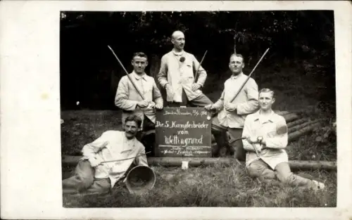 Foto Ak Deuben Freital, die 5 Kampfesbrüder vom Wettingrund, deutsche Soldaten in Uniform