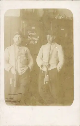 Foto Ak Deutsche Soldaten in Uniformen, Pfeifen