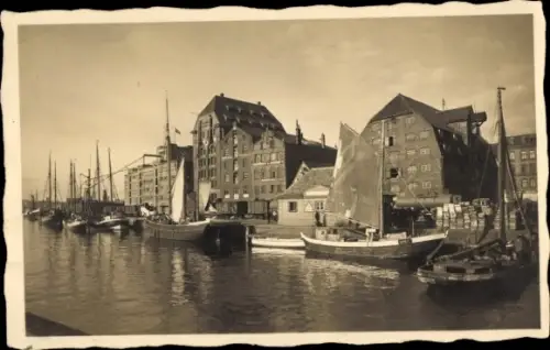 Ak Kiel,  Fischerhafen mit Speichern